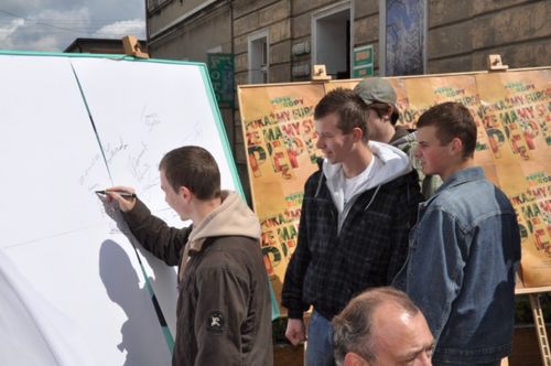 Deszczowy happening - galeria