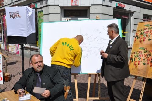 Deszczowy happening - galeria