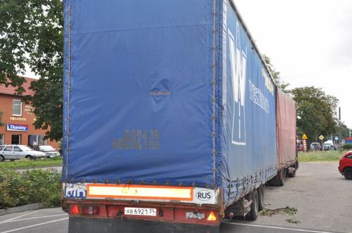 Uderzyła w TIR-a - zdjęcia