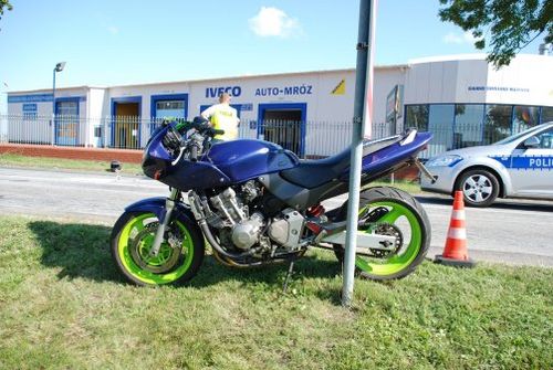 Wypadek motocyklisty - zdjęcia
