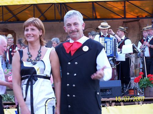  VI PREZENTACJE ZESPOŁÓW LUDOWYCH