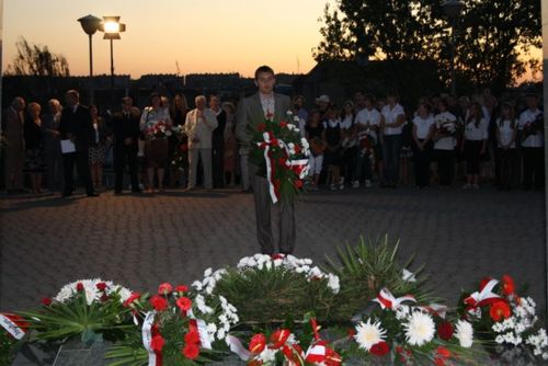 Oddali hołd pomordowanym - galeria