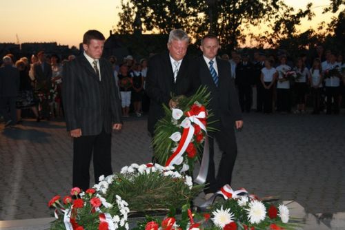 Oddali hołd pomordowanym - galeria