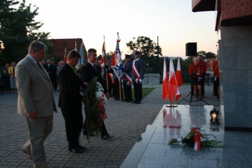 Oddali hołd pomordowanym - galeria