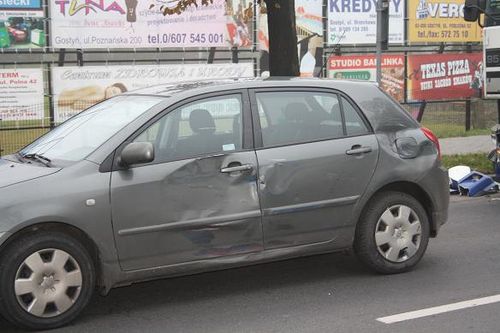 TIR wjechał w toyotę - zdjęcia