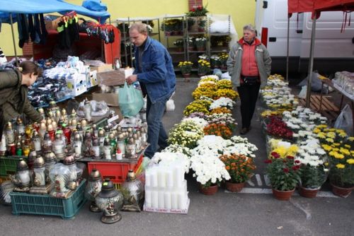 Tłoczno na targowisku - zdjęcia