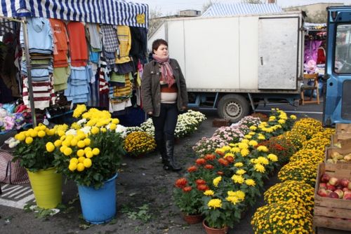 Tłoczno na targowisku - zdjęcia