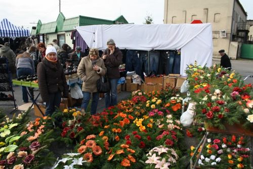 Tłoczno na targowisku - zdjęcia