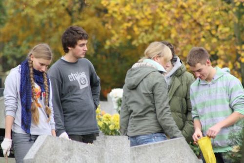 Przed dniem Wszystkich Świętych - galeria