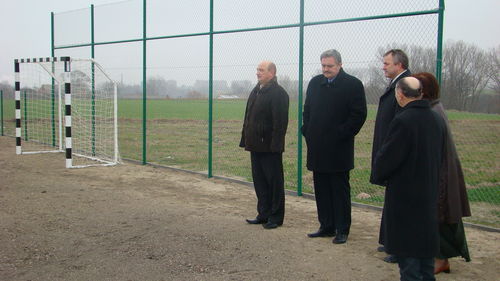 Bezużyteczne boisko - zdjęcia