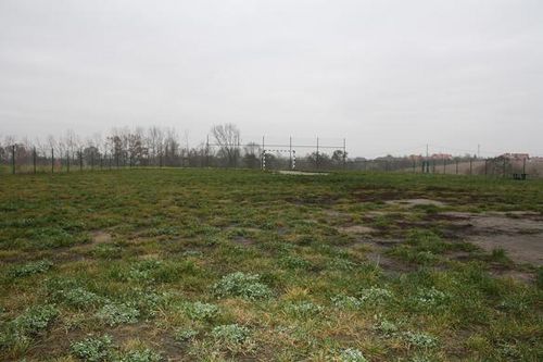 Bezużyteczne boisko - zdjęcia