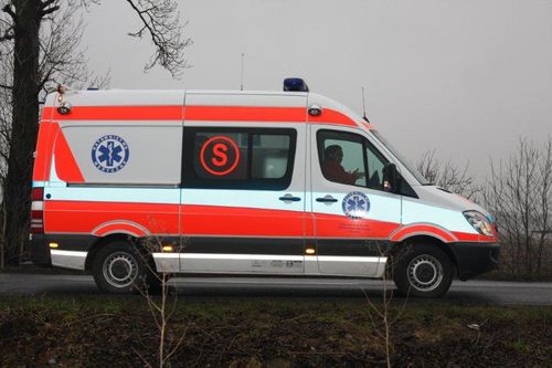 Dachowała w rowie - zdjęcia