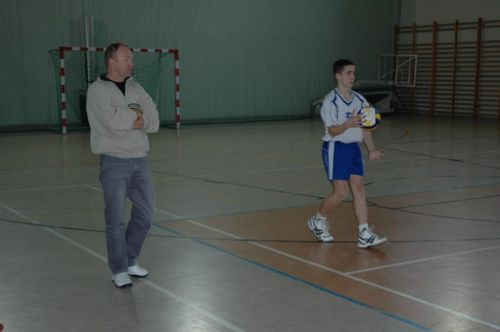 Seniorzy przegrywają, młodzicy w kratkę (galeria)