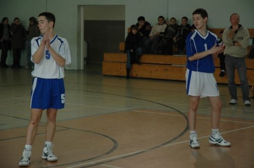 Seniorzy przegrywają, młodzicy w kratkę (galeria)