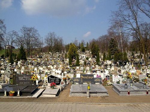 Tłumy na cmentarzu - zdjęcia