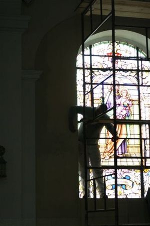 Wiosenne porządki w kościele - zdjęcia