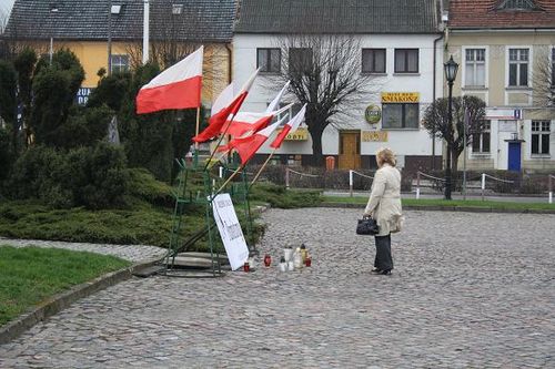 Złóżmy hołd ofiarom tragedii - zdjęcia