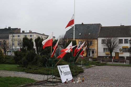 Złóżmy hołd ofiarom tragedii - zdjęcia