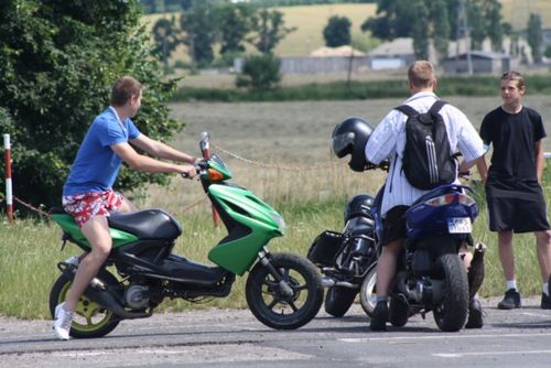Skuterami do Cichowa - zdjęcia