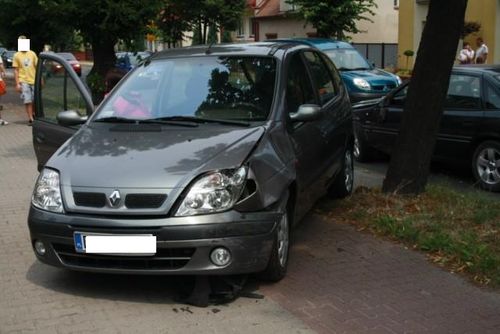 Zasnął za kierownicą - zdjęcia