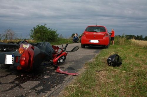Motorowerzysta trafił do szpitala - zdjęcia