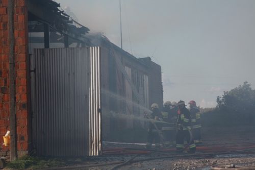 Spłonęła stodoła i dwa ciągniki ? zdjęcia