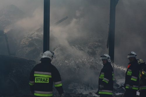 Spłonęła stodoła i dwa ciągniki ? zdjęcia
