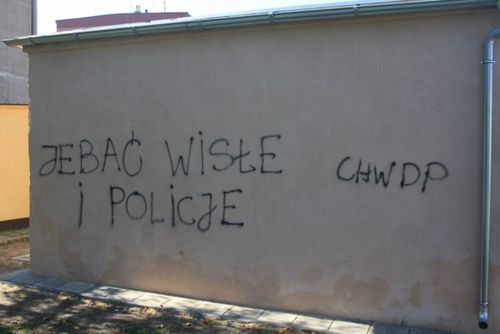 Wandale oszpecili bloki - zdjęcia