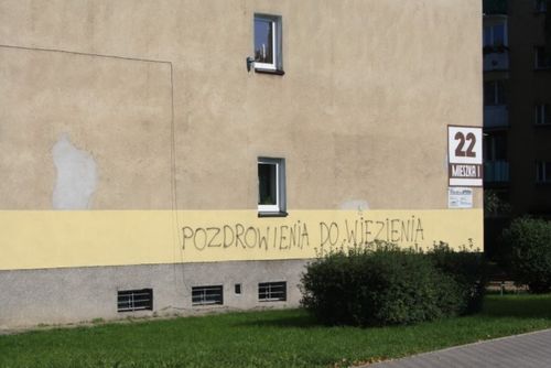 Wandale oszpecili bloki - zdjęcia