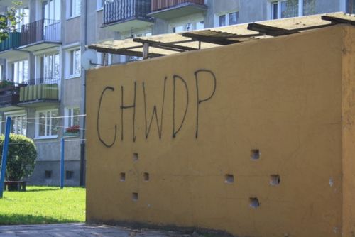 Wandale oszpecili bloki - zdjęcia