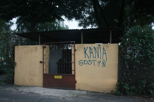 Wandale oszpecili bloki - zdjęcia
