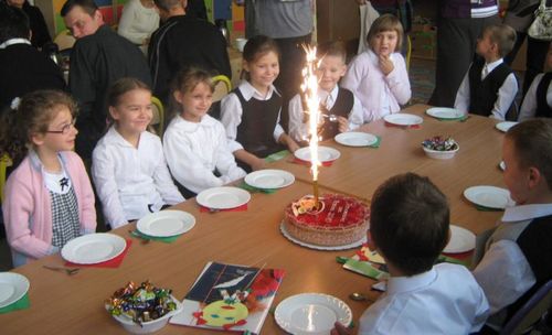 Pasowanie z angielskim akcentem - zdjęcia