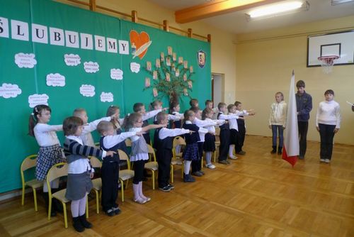 Pasowanie z angielskim akcentem - zdjęcia