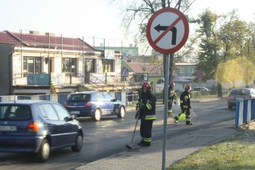 Plama na rondzie - zdjęcia