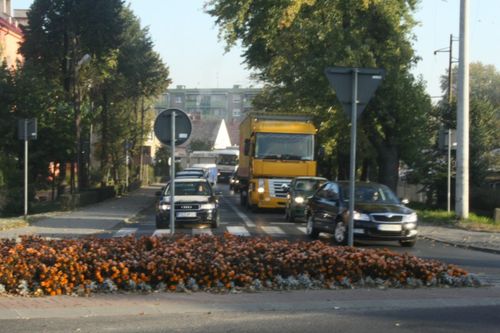 Plama na rondzie - zdjęcia