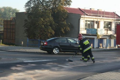 Plama na rondzie - zdjęcia