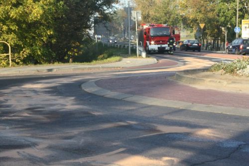 Plama na rondzie - zdjęcia