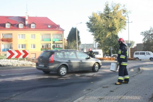 Plama na rondzie - zdjęcia