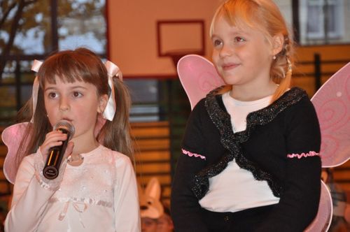 Pierwszaki złożyły ślubowanie- galeria