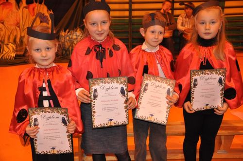 Pierwszaki złożyły ślubowanie- galeria