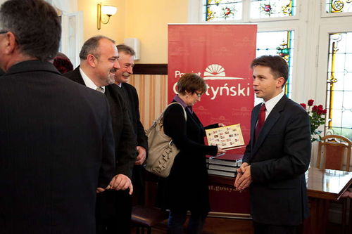 Patriotyczny prezent od Lewicy - zdjęcia