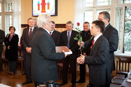 Patriotyczny prezent od Lewicy - zdjęcia