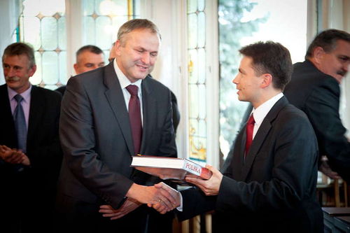 Patriotyczny prezent od Lewicy - zdjęcia