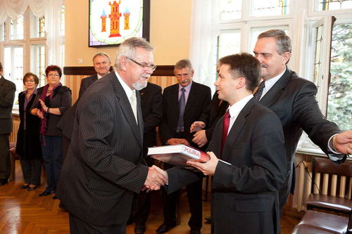 Patriotyczny prezent od Lewicy - zdjęcia