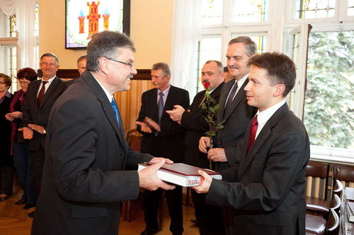 Patriotyczny prezent od Lewicy - zdjęcia