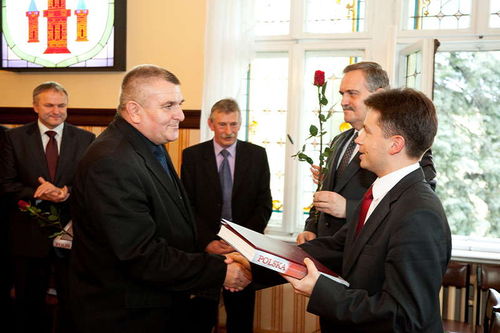 Patriotyczny prezent od Lewicy - zdjęcia