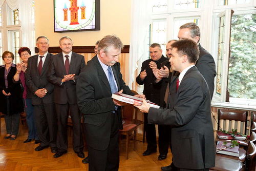 Patriotyczny prezent od Lewicy - zdjęcia