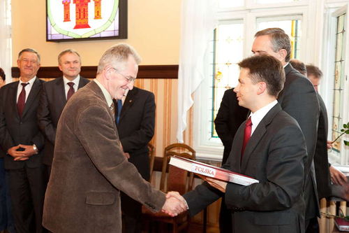 Patriotyczny prezent od Lewicy - zdjęcia