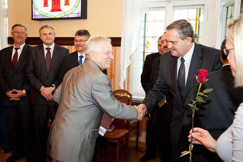 Patriotyczny prezent od Lewicy - zdjęcia