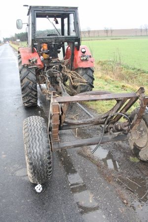 Cysterna w rowie, droga zablokowana - zdjęcia
